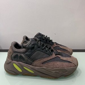 Adidas Yeezy Boost 700 Mauve EE9614 size 7